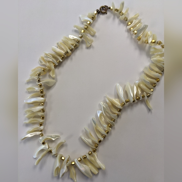 VTG IRIDESCENT SHELL & GOLD TONE SPACER NECKLACE - Picture 2 of 11